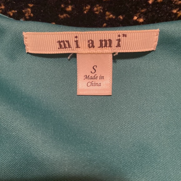 bell sleeved cropped emerald green crop top with lace detailing - Picture 2 of 5